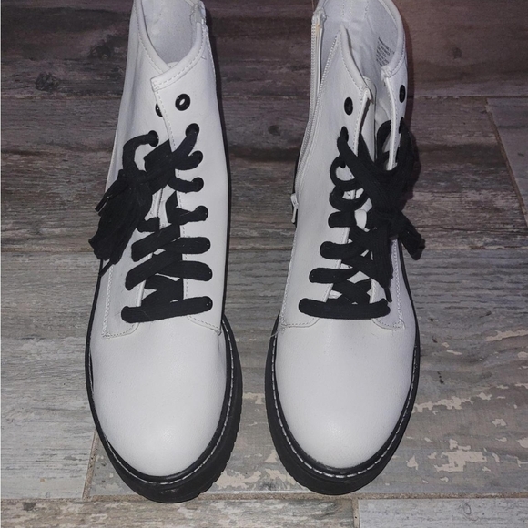 Madden NYC Women Boots Size 11 - Picture 1 of 3